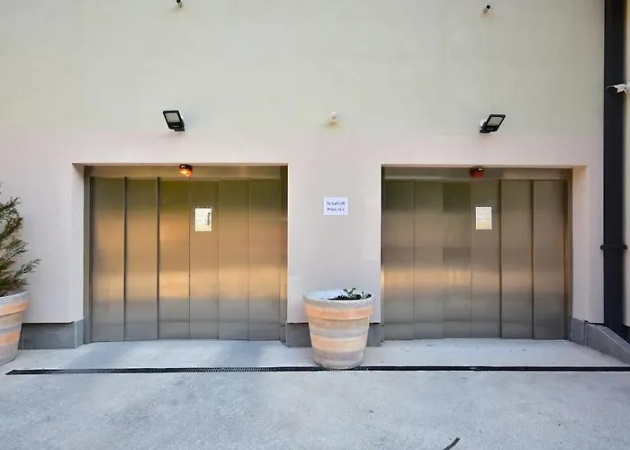 Brand New ! Seaside Apt With Poolview & Parking