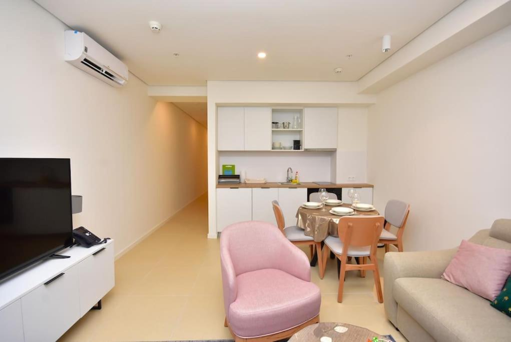 Brand New ! Seaside With Poolview & Parking