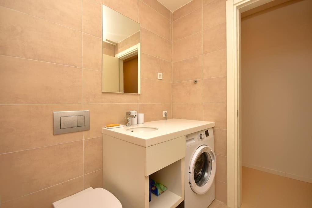 Brand New ! Seaside With Poolview & Parking Apartment Budva