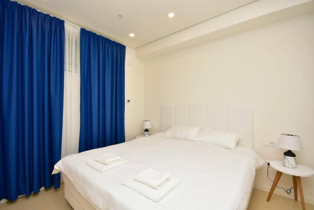 Apartment Brand New ! Seaside With Poolview & Parking *