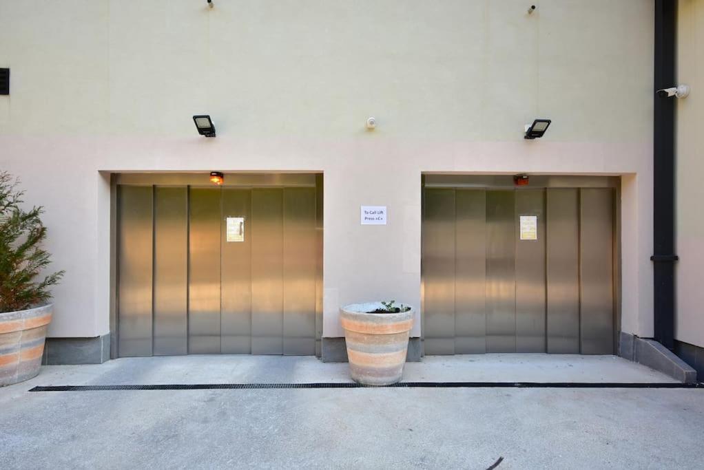Brand New ! Seaside With Poolview & Parking Budva